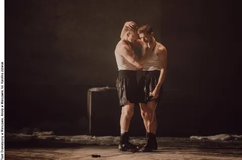 Teatr Dramatyczny w Warszawie, Anioły w Warszawie; fot. Karolina Jóźwiak Teatr Dramatyczny w Warszawie, Anioły w Warszawie; fot. Karolina Jóźwiak